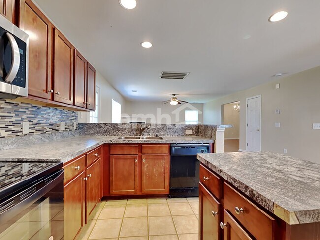 Foto del edificio - 405 Crystal Oaks Ln