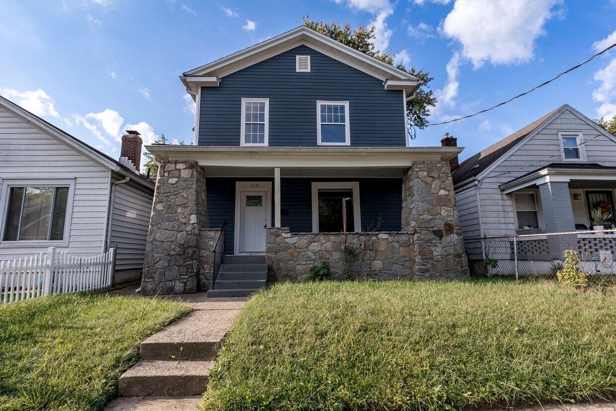 Photo - 2120 W Lee Street (Algonquin)