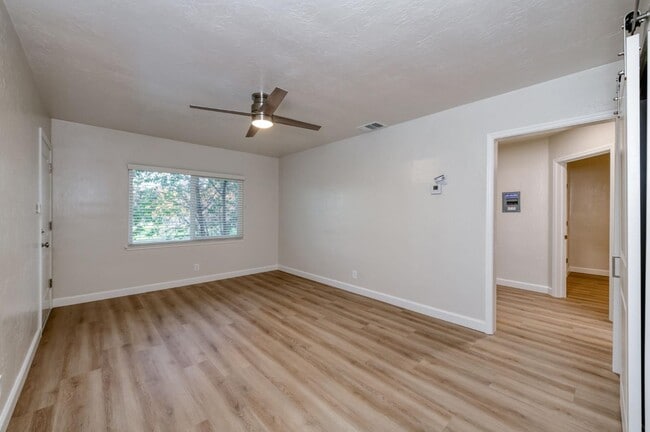 Foto del edificio - 326 E Dudley Ave