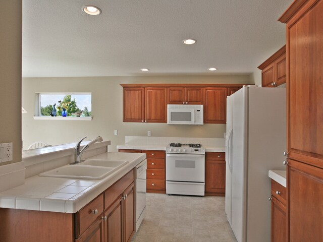 Foto del edificio - Spacious home with nice patio and fenced y...