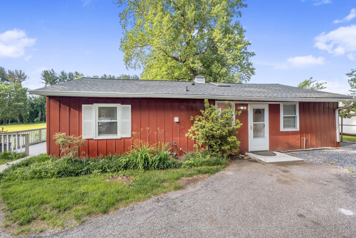 Primary Photo - Cozy 2 BR/1 BA Apartment in Bowie!