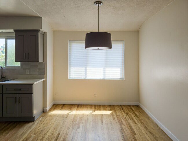 Foto del edificio - 2BD/1BA In LA's most Vibrant and Eclectic ...