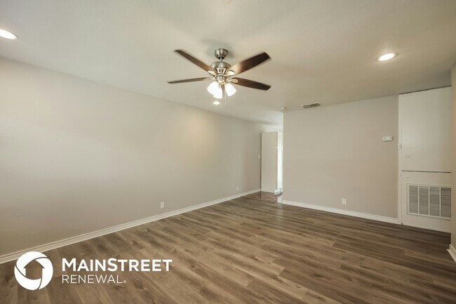 Foto del edificio - 6606 Gallery Oak St