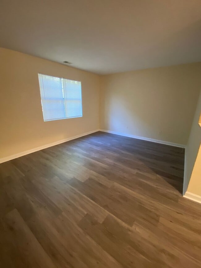 Building Photo - 2077 Lenoa Ln