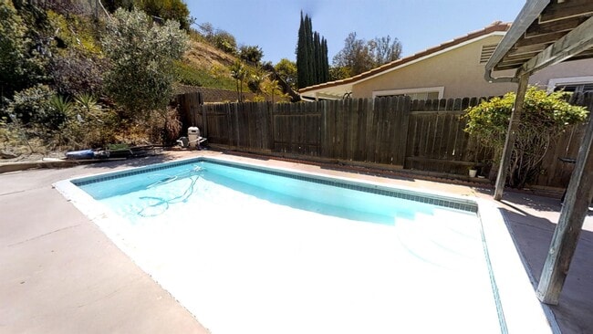 Building Photo - 5867 Baja Dr