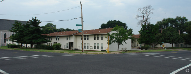 Foto del edificio - Village Green