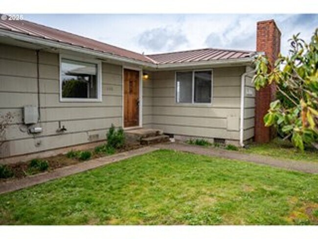 Building Photo - Charming 3 Bdrm, 1 Bath House across the s...