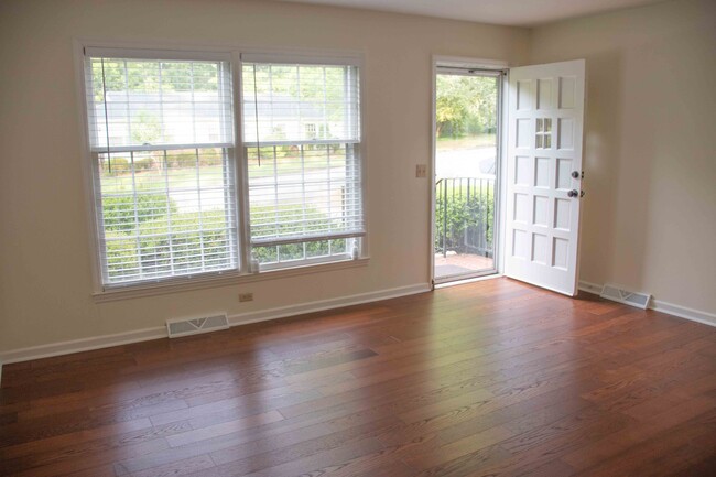 Front Room - 18 Twelve Oaks Ter