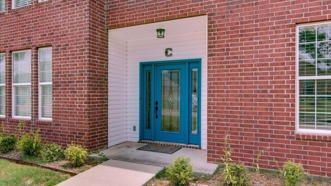 Building Photo - 2 Fernwood Drive C