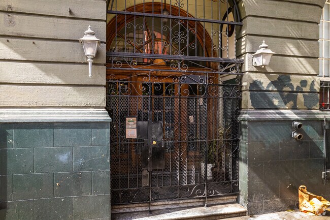 Entrada - 537 Hyde St