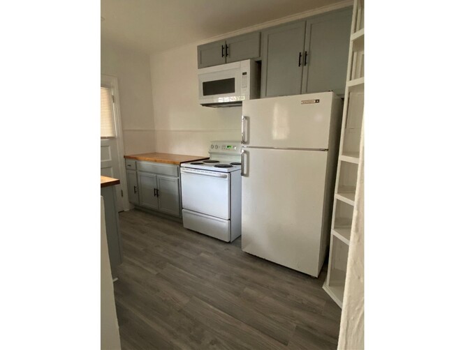 Building Photo - GORGEOUS Remodeled 2 Story Duplex in Colle...