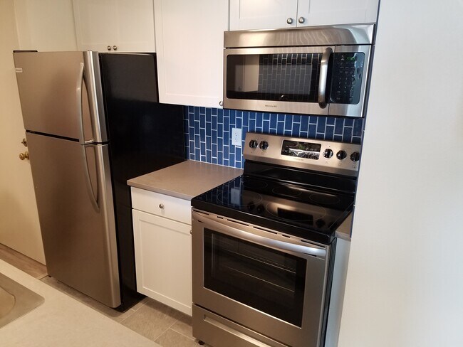 Kitchen - 421 S Howes St