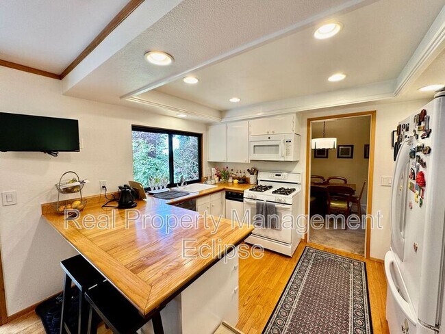 Building Photo - 15130 SE 47th Pl