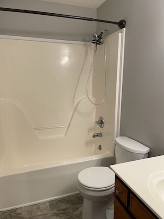 Foto del edificio - MOUSE CREEK RD 5725/5727