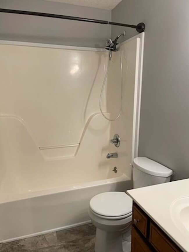 Building Photo - MOUSE CREEK RD 5725/5727