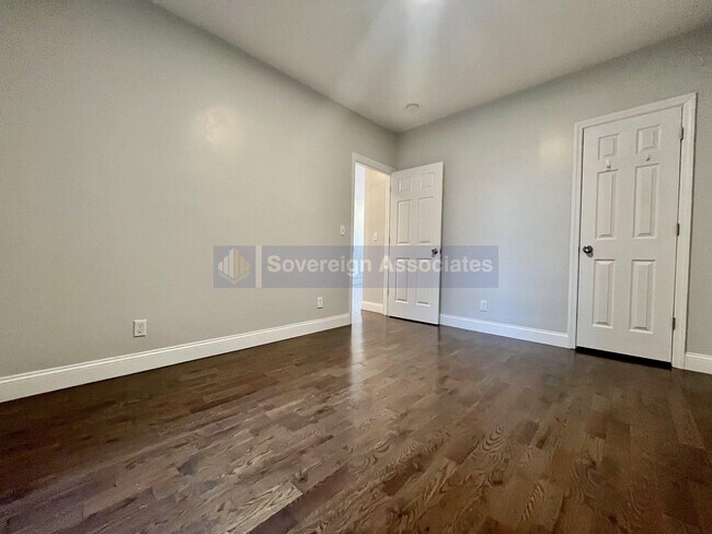 Foto del edificio - 184 Nagle Avenue