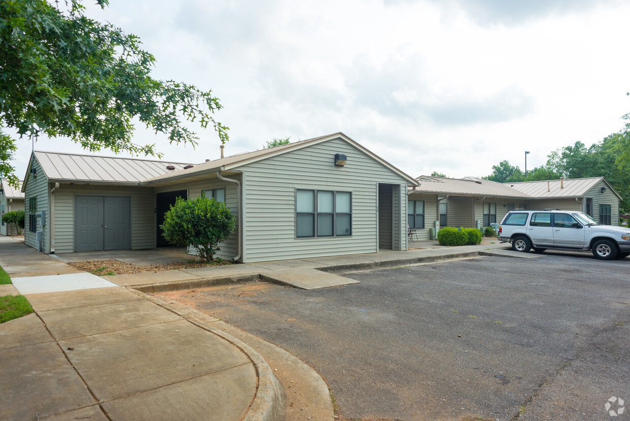 Primary Photo - Phoenix House Apartments