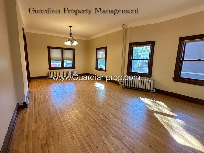 Foto del edificio - 2414 Girard Ave S
