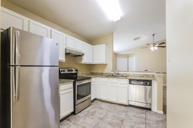 Foto del edificio - 7706 Ellis Dr
