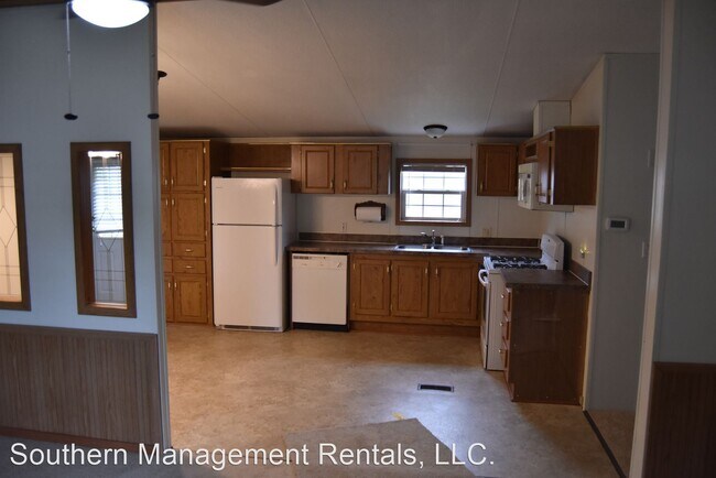 Foto del edificio - 3 br, 1 bath House - 450 Ridge Rd Lot #17