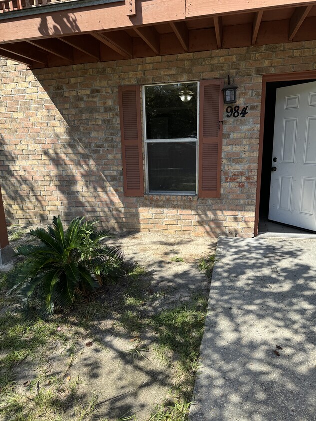 Entryway - 984 Asheville Dr