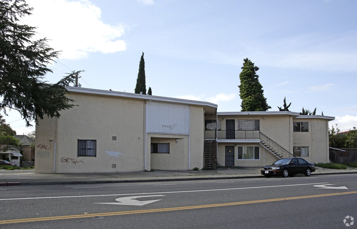 Primary Photo - 5645 Bancroft Ave