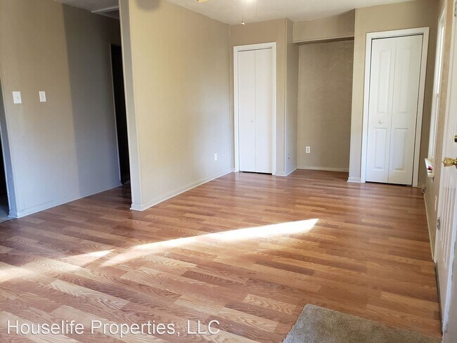 Building Photo - 3 br, 1 bath House - 300 W 83rd St