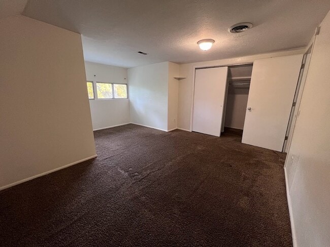 Building Photo - 867 Browning Ave