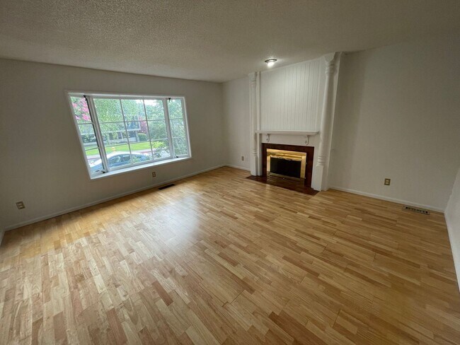 Building Photo - 3 br, 3 bath House - 1983 SW Camelot Ct.