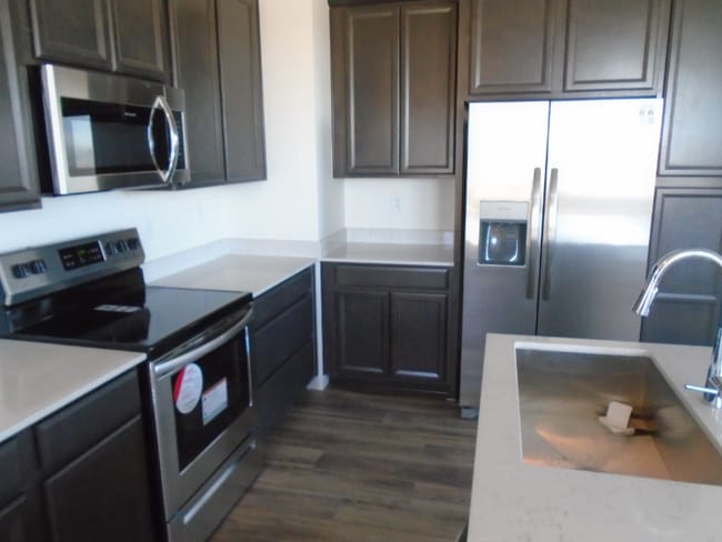 Building Photo - 5395 Euclid Dr
