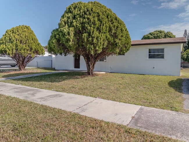 Building Photo - 27913 SW 131 AVE