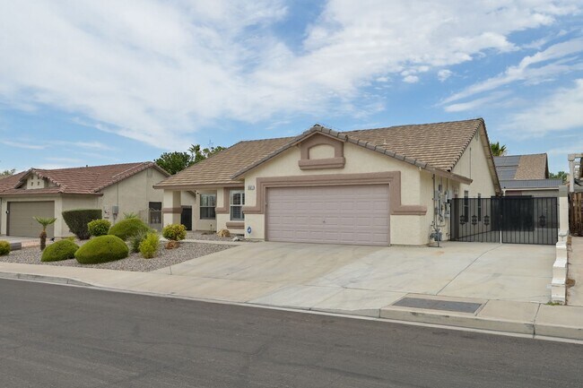 Foto del edificio - 561 Pacer Terrace