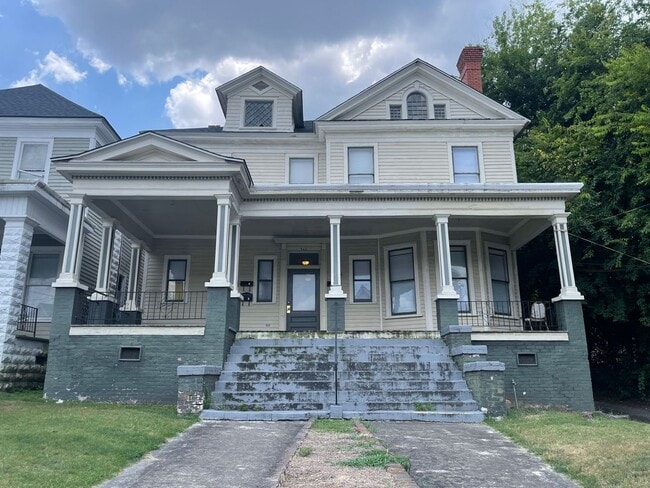 Building Photo - 946 Magnolia St