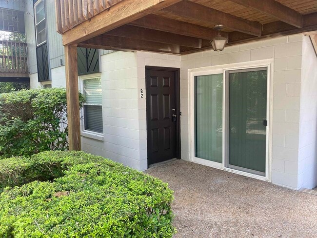Foto del edificio - 1530 Live Oak Dr