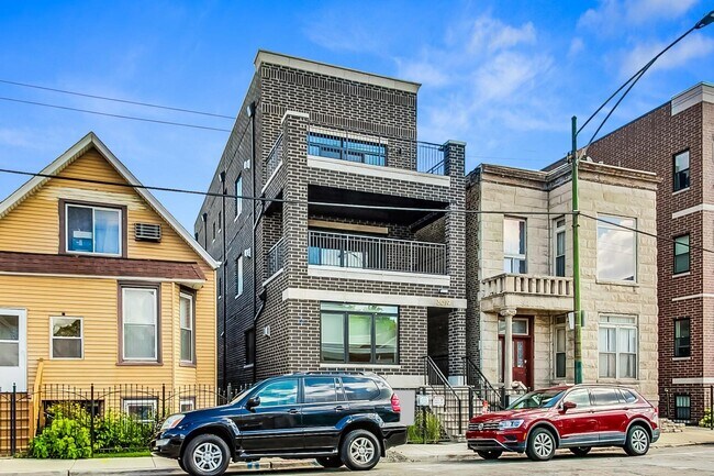 Building Photo - 3019 N Clybourn Ave