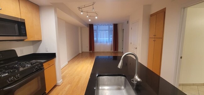 Building Photo - 1117 10th St NW