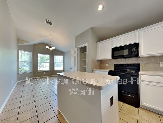 Foto del edificio - 1102 Oak Hollow Ln