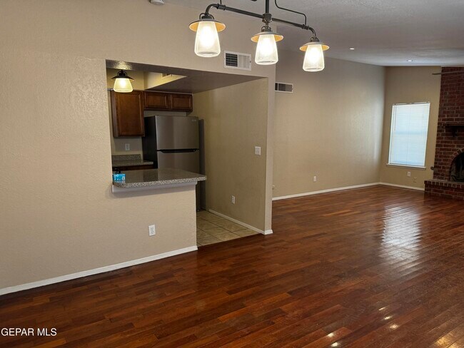 Foto del edificio - 8700 Lakehurst Rd