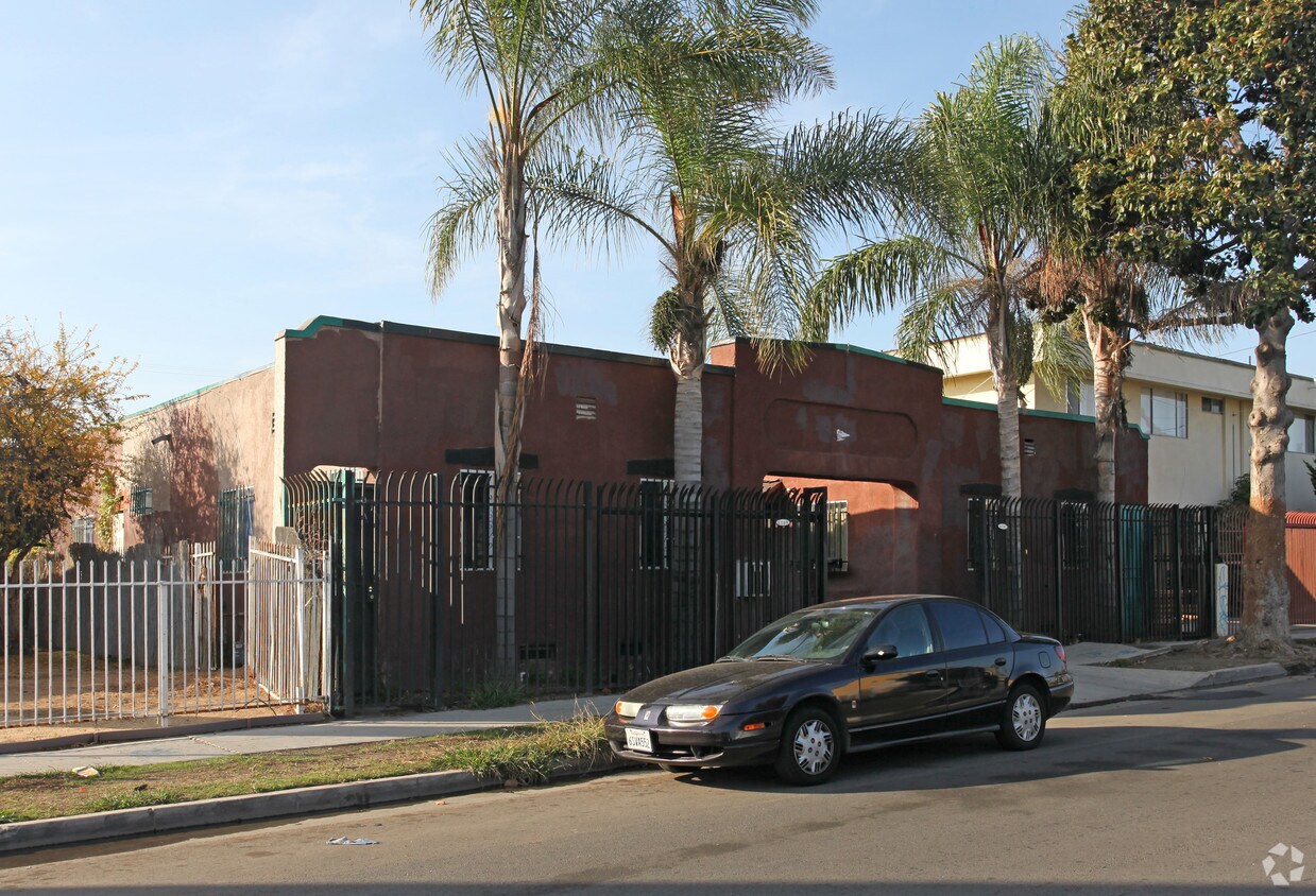 Primary Photo - 6307-6309 Brynhurst Ave