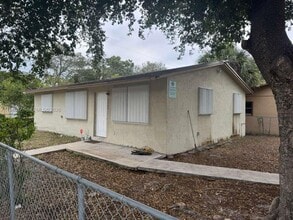 Building Photo - 2500 NW 9th Ct