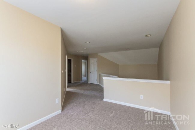 Building Photo - 7022 Fox Point Dr