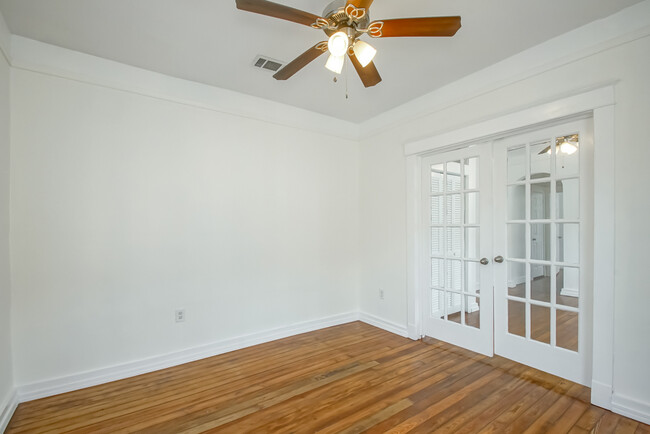 Building Photo - 1808 Desire St