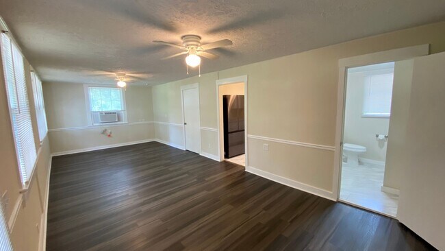 Building Photo - Cozy 2BR/1BA Home off Forest City Rd. with...