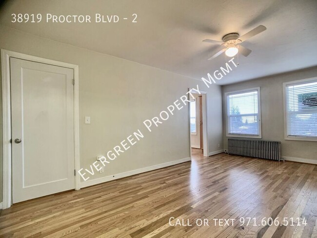 Building Photo - Charming Studio Apartment in Sandy! | $1,195