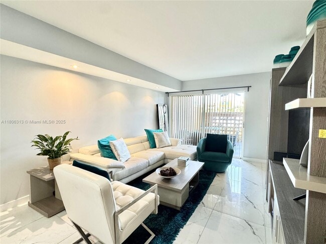 Building Photo - 9701 Fontainebleau Blvd