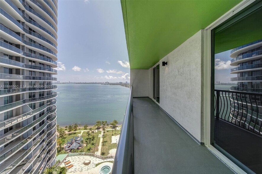 Foto principal - 1756 N Bayshore Dr