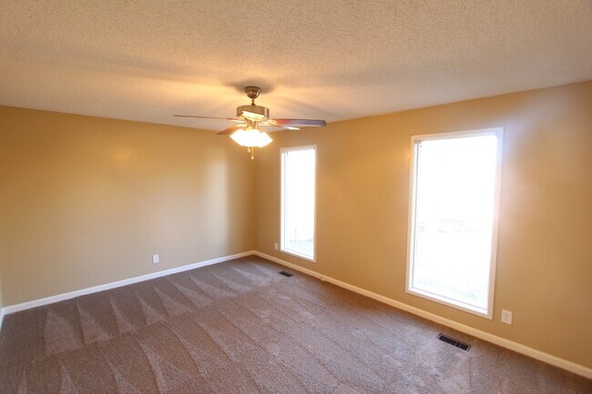 Foto del edificio - New On The Market!  3 Bedroom, 2 Bath, Fin...