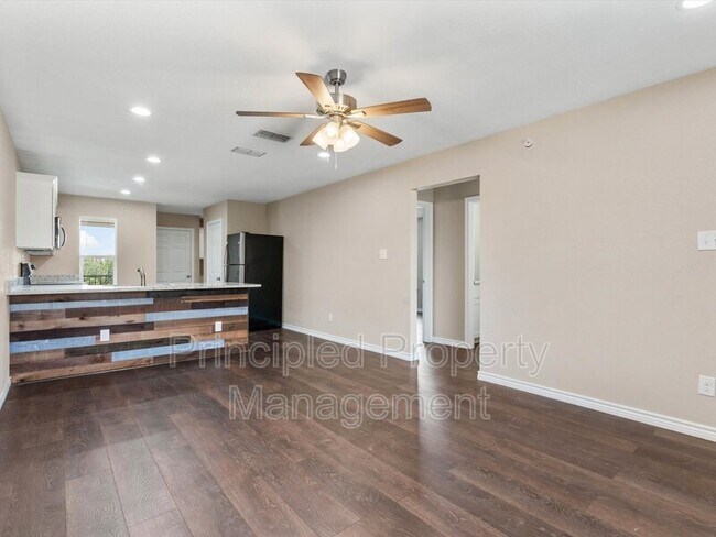 Building Photo - 1406 Courtney Pl