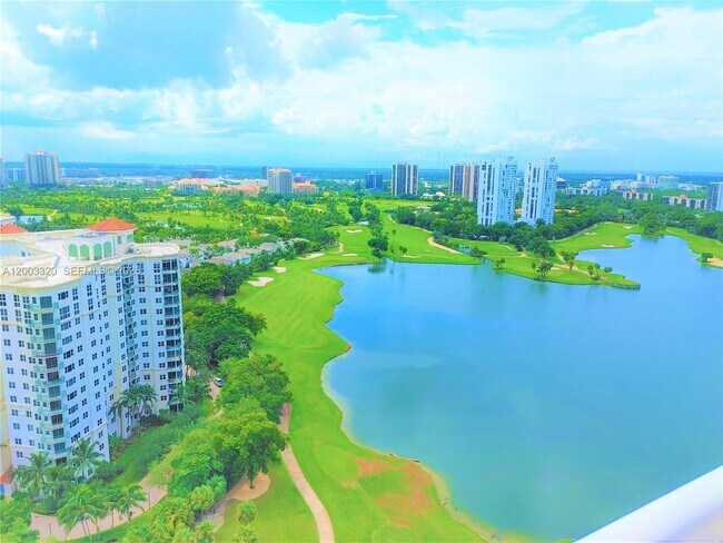 Foto del edificio - 20185 E Country Club Dr