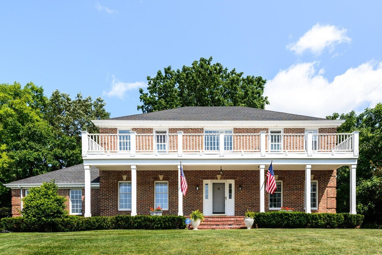 Primary Photo - W280N1690 Golf View Dr